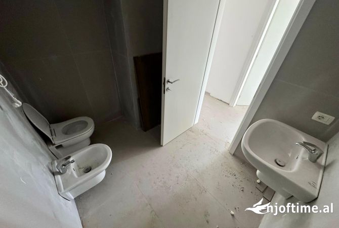 Ambient biznesi me qera 3+1 ne Tirane - 600 Euro
