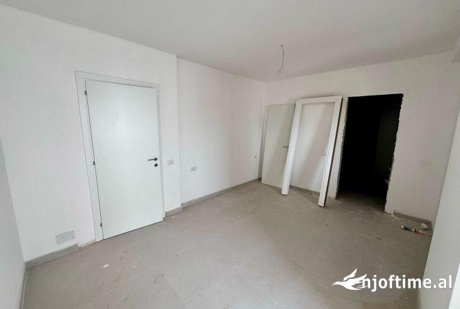 Ambient biznesi me qera 3+1 ne Tirane - 700 Euro