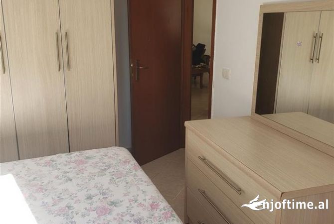 Shtepi me qera Apartament ne Tirane, 2+1, Mobilimi E mobiluar, Pagesa 550  Euro.
