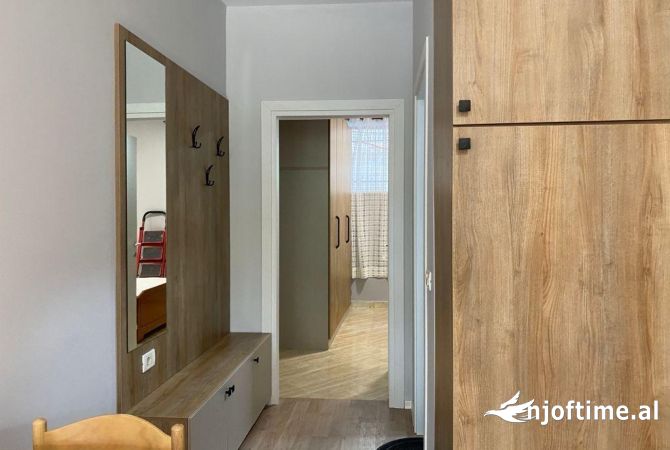 Shtepi me qera Shtepi Private ne Tirane, 1+1, Mobilimi E mobiluar, Pagesa 300  Euro.