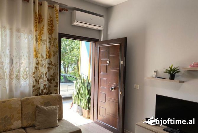 Shtepi me qera Shtepi Private ne Tirane, 1+1, Mobilimi E mobiluar, Pagesa 300  Euro.