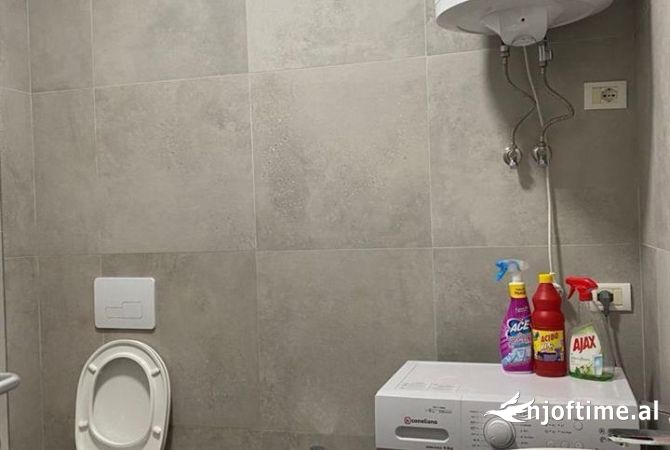 Shtepi me qera Shtepi Private ne Tirane, 1+1, Mobilimi E mobiluar, Pagesa 300  Euro.