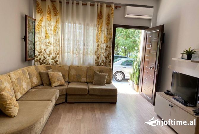 Shtepi me qera Shtepi Private ne Tirane, 1+1, Mobilimi E mobiluar, Pagesa 300  Euro.