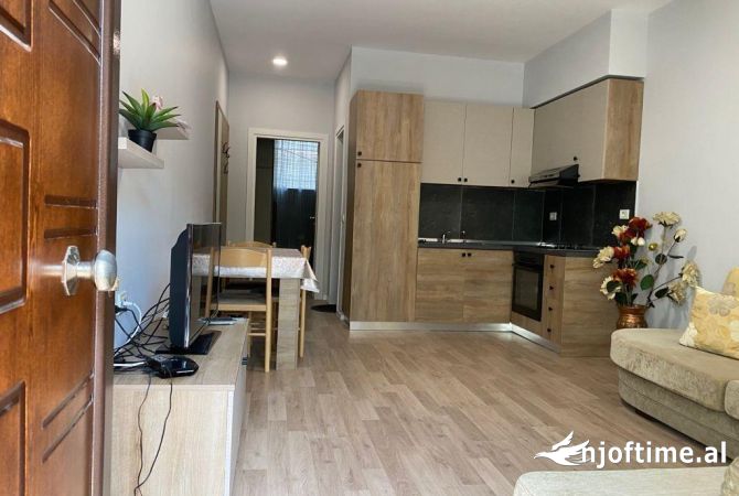 Shtepi me qera Shtepi Private ne Tirane, 1+1, Mobilimi E mobiluar, Pagesa 300  Euro.