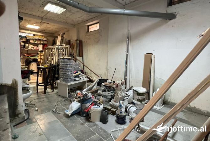 Shitet Magazine📍Komuna e Parisit  💶Cmimi:49.500 Euro