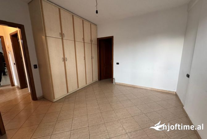 Shtepi me qera Apartament ne Tirane, 2+1, Mobilimi E mobiluar, Pagesa 500  Euro.
