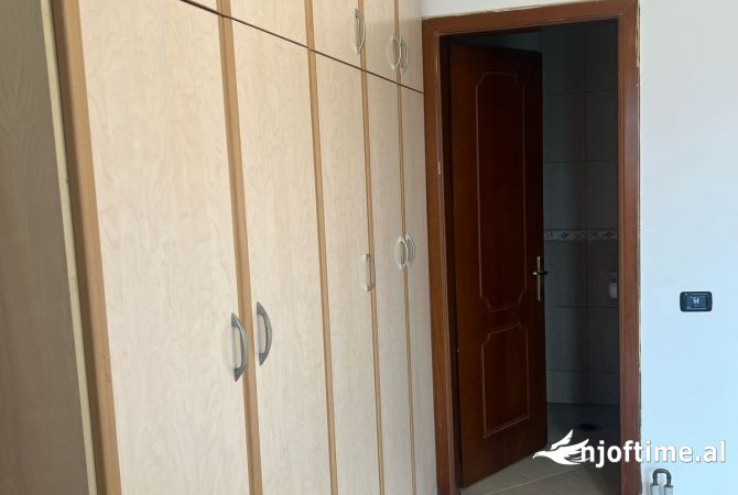 Shtepi me qera Apartament ne Tirane, 2+1, Mobilimi E mobiluar, Pagesa 500  Euro.