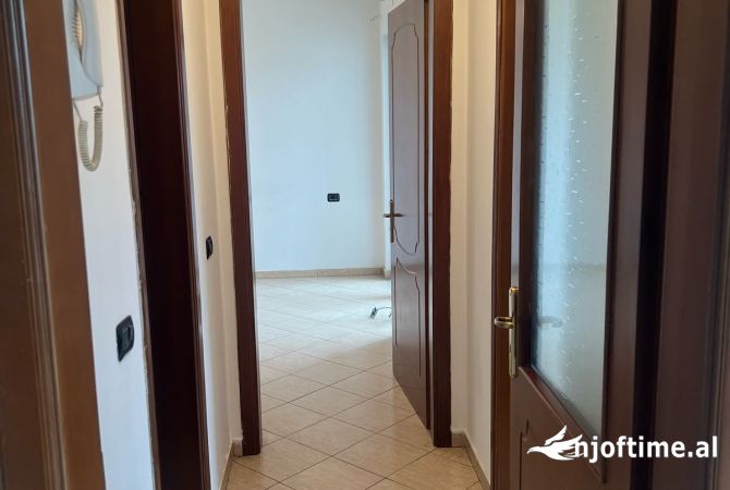 Shtepi me qera Apartament ne Tirane, 2+1, Mobilimi E mobiluar, Pagesa 500  Euro.