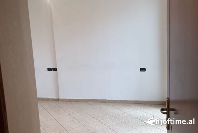 Shtepi me qera Apartament ne Tirane, 2+1, Mobilimi E mobiluar, Pagesa 500  Euro.