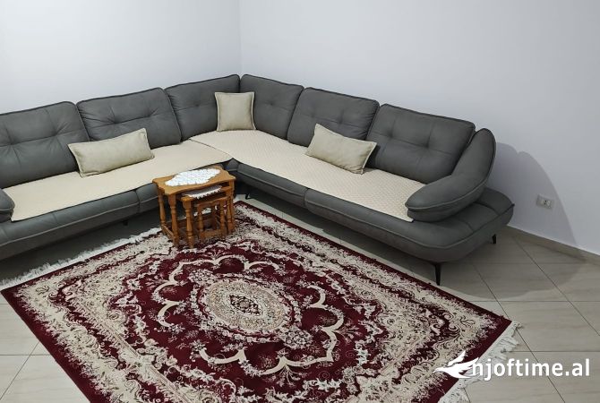 Shtepi me qera Apartament ne Tirane, 1+1, Mobilimi E mobiluar, Pagesa 400  Euro.