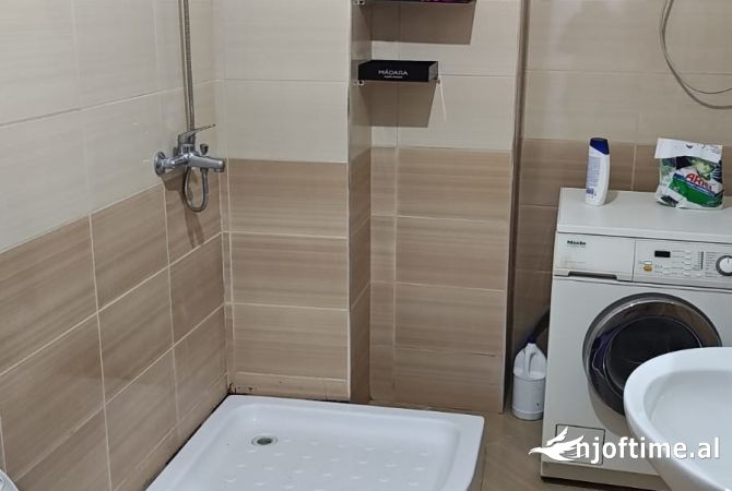 Shtepi me qera Apartament ne Tirane, 1+1, Mobilimi E mobiluar, Pagesa 400  Euro.