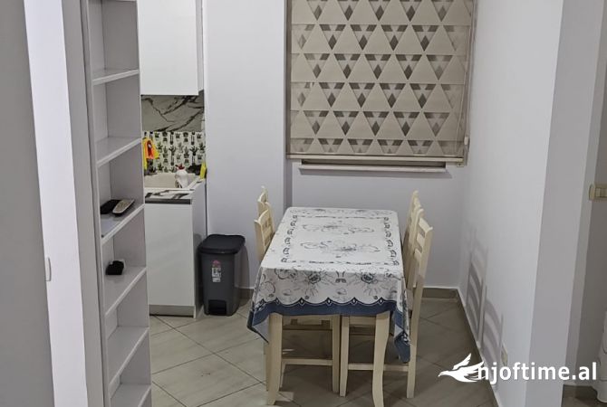 Shtepi me qera Apartament ne Tirane, 1+1, Mobilimi E mobiluar, Pagesa 400  Euro.