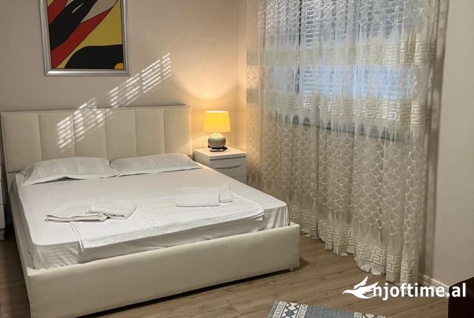 Shtepi me qera Apartament ne Tirane, 3+1, Mobilimi E mobiluar, Pagesa 600  Euro.