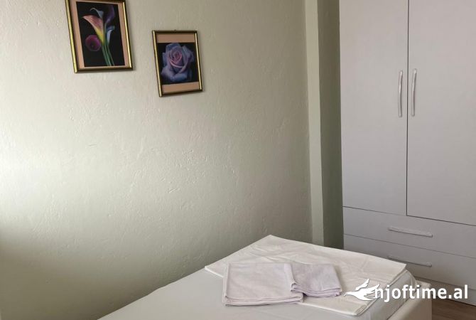 Shtepi me qera Apartament ne Tirane, 3+1, Mobilimi E mobiluar, Pagesa 600  Euro.