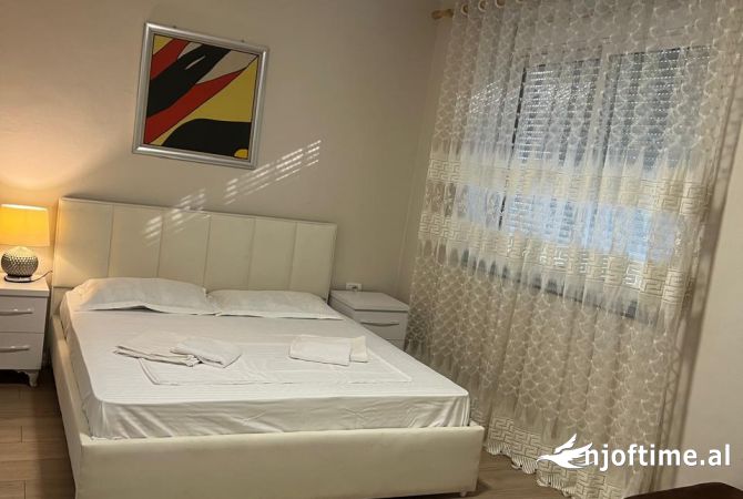 Shtepi me qera Apartament ne Tirane, 3+1, Mobilimi E mobiluar, Pagesa 600  Euro.