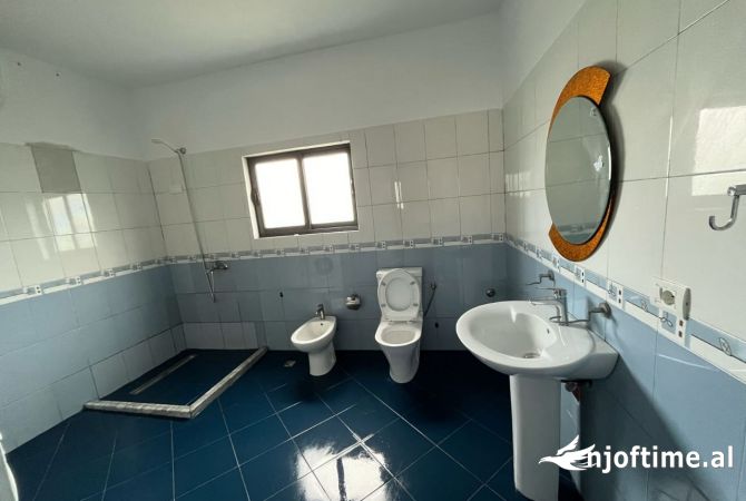 Shtepi me qera Shtepi Private ne Tirane, 2+1, Mobilimi E mobiluar, Pagesa 50,000  Leke.