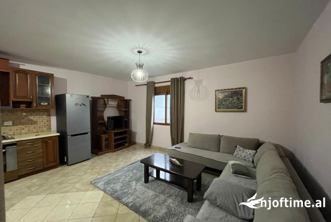 Shtepi me qera Shtepi Private ne Tirane, 2+1, Mobilimi E mobiluar, Pagesa 50,000  Leke.