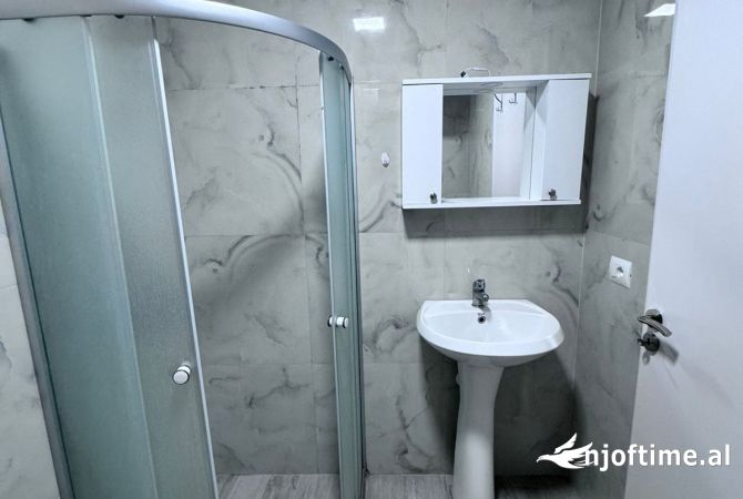 Shtepi me qera Apartament ne Tirane, 1+1, Mobilimi E mobiluar, Pagesa 450  Euro.