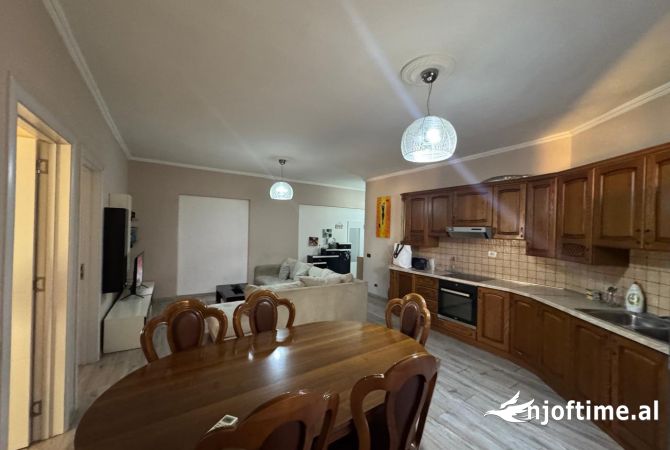 Shtepi me qera Apartament ne Tirane, 2+1, Mobilimi E mobiluar, Pagesa 600  Euro.