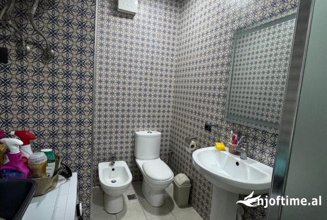 Shtepi me qera Apartament ne Tirane, 2+1, Mobilimi E mobiluar, Pagesa 600  Euro.
