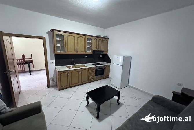 Shtepi me qera Shtepi Private ne Tirane, 1+1, Mobilimi E mobiluar, Pagesa 300  Euro.