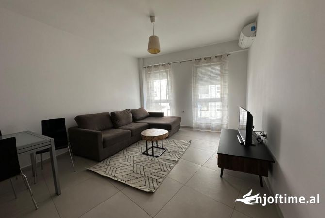 Shtepi me qera Apartament ne Tirane, 1+1, Mobilimi E mobiluar, Pagesa 550  Euro.