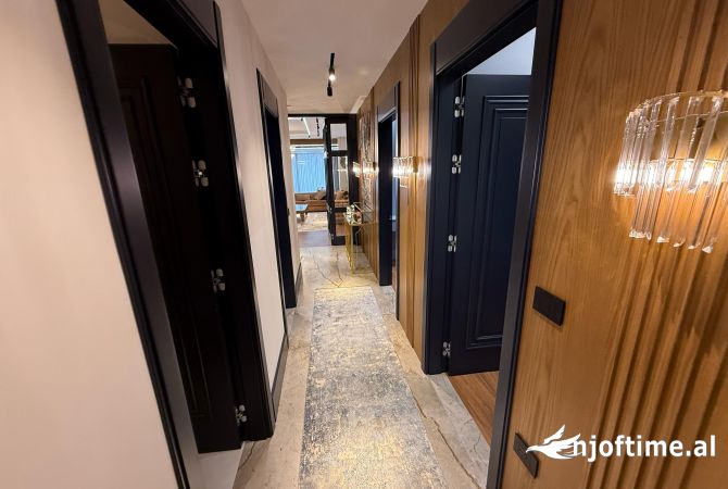 Shtepi me qera Apartament ne Tirane, 3+1, Mobilimi E mobiluar, Pagesa 3,500  Euro.