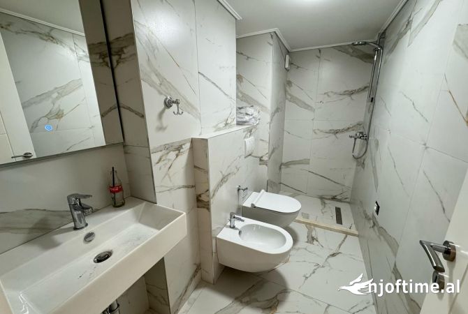 Shtepi me qera Duplex(shtepi me 2 kate) ne Tirane, 3+1, Mobilimi E mobiluar, Pagesa 1,000  Euro.