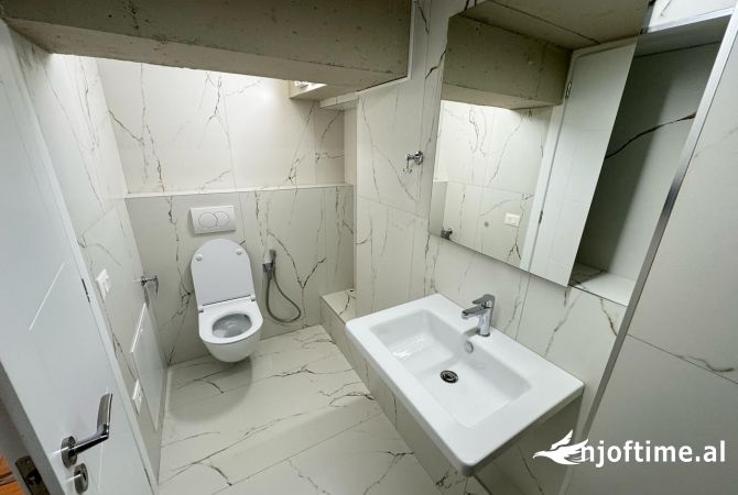 Shtepi me qera Duplex(shtepi me 2 kate) ne Tirane, 3+1, Mobilimi E mobiluar, Pagesa 1,000  Euro.