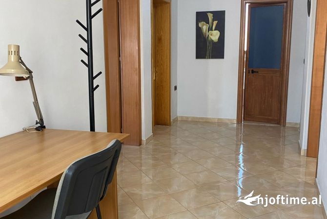 Shtepi me qera Shtepi Private ne Tirane, 2+1, Mobilimi E mobiluar, Pagesa 700  Euro.