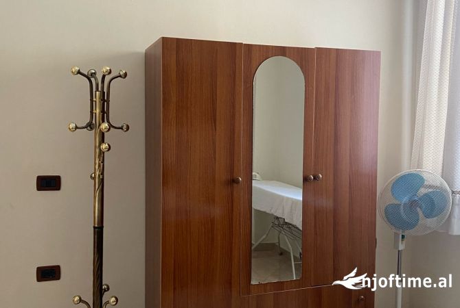 Shtepi me qera Shtepi Private ne Tirane, 2+1, Mobilimi E mobiluar, Pagesa 700  Euro.