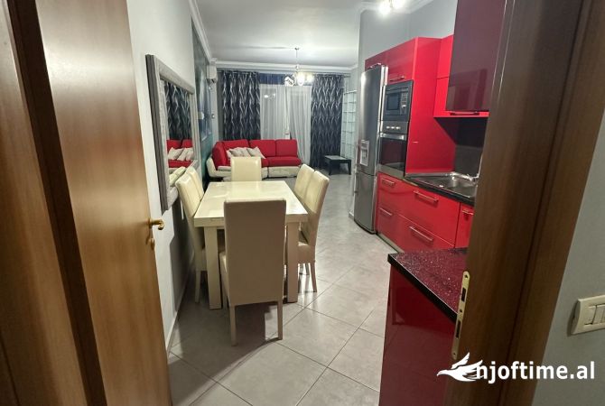 Shtepi me qera Apartament ne Tirane, 2+1, Mobilimi E mobiluar, Pagesa 550  Euro.