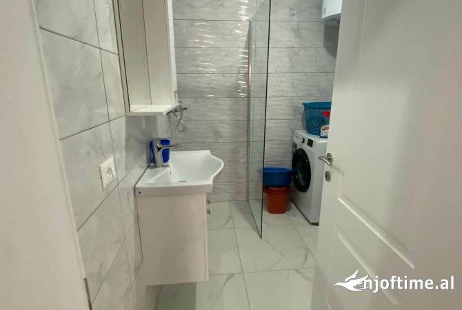 Shtepi ne shitje Apartament ne Tirane, 2+1, Mobilimi E mobiluar, Pagesa 130,000  Euro.