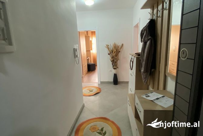 Shtepi ne shitje Apartament ne Tirane, 2+1, Mobilimi E mobiluar, Pagesa 130,000  Euro.
