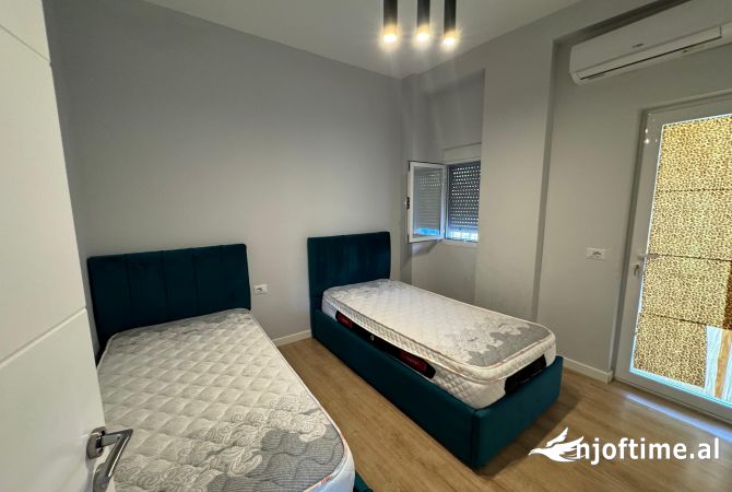 Shtepi me qera Apartament ne Tirane, 2+1, Mobilimi E mobiluar, Pagesa 700  Euro.