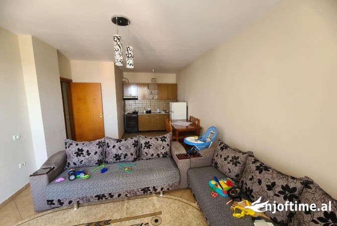 Shtepi me qera Apartament ne Tirane, 1+1, Mobilimi E mobiluar, Pagesa 400  Euro.