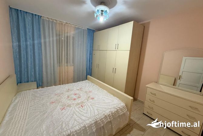 Shtepi me qera Shtepi Private ne Tirane, 2+1, Mobilimi E mobiluar, Pagesa 450  Euro.