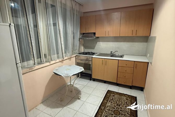 Shtepi me qera Shtepi Private ne Tirane, 2+1, Mobilimi E mobiluar, Pagesa 450  Euro.