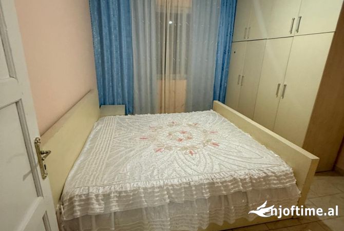 Shtepi me qera Shtepi Private ne Tirane, 2+1, Mobilimi E mobiluar, Pagesa 450  Euro.