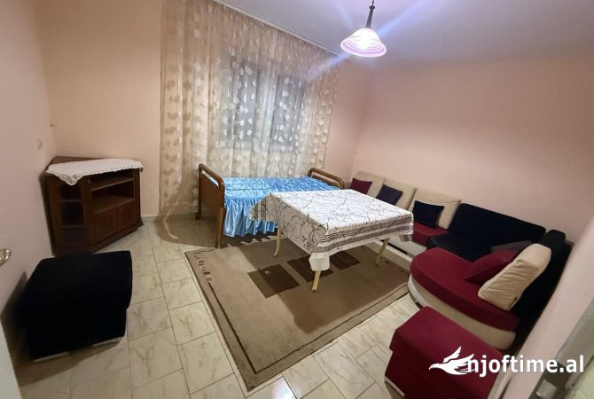 Shtepi me qera Shtepi Private ne Tirane, 2+1, Mobilimi E mobiluar, Pagesa 450  Euro.