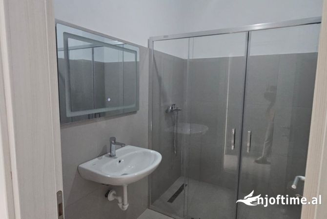 Shtepi me qera Apartament ne Tirane, 2+1, Mobilimi E mobiluar, Pagesa 620  Euro.