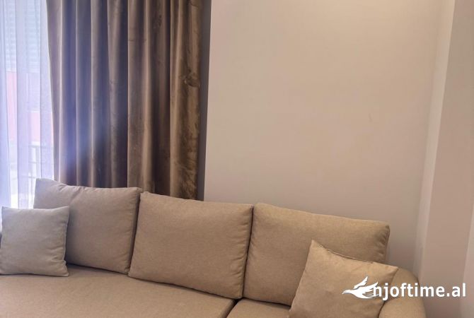 Shtepi me qera Apartament ne Tirane, 1+1, Mobilimi E mobiluar, Pagesa 500  Euro.