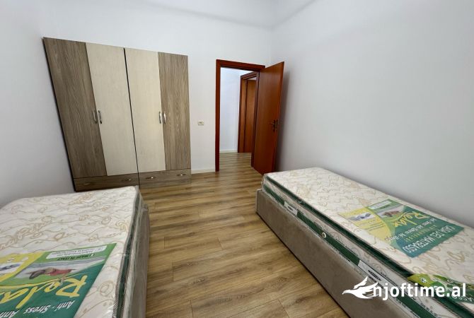 Shtepi ne shitje Apartament ne Tirane, 2+1, Mobilimi E mobiluar, Pagesa 145,000  Euro.