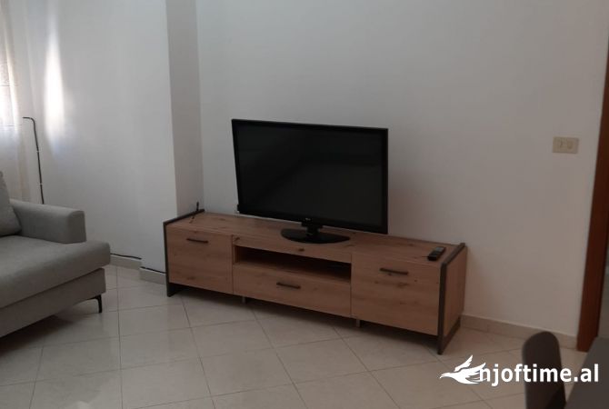 Shtepi me qera Apartament ne Tirane, 1+1, Mobilimi E mobiluar, Pagesa 500  Euro.