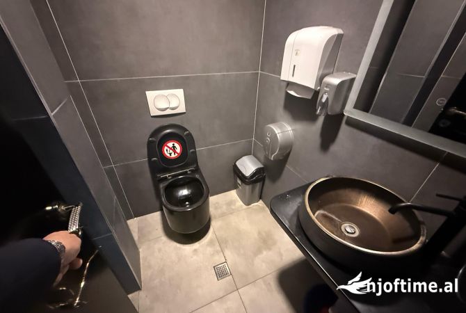 Ambient biznesi me qera 2+1 ne Tirane - 1,700 Euro