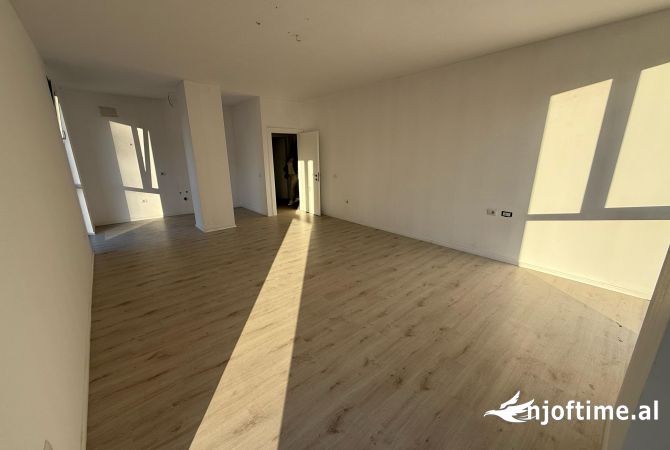 Shtepi me qera 2+1 ne Tirane - 700 Euro