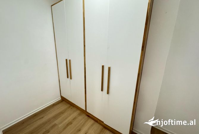 Shtepi me qera Apartament ne Tirane, 3+1, Mobilimi E mobiluar, Pagesa 900  Euro.