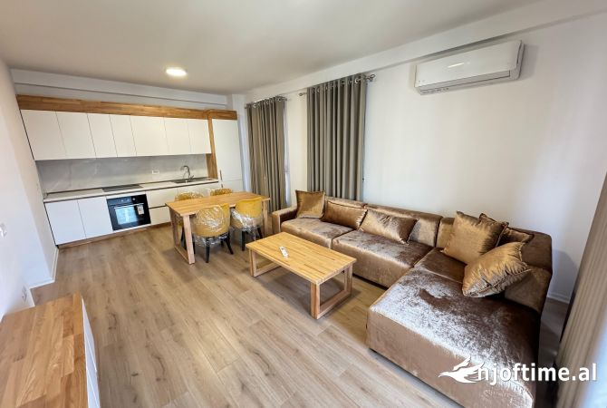 Shtepi me qera Apartament ne Tirane, 3+1, Mobilimi E mobiluar, Pagesa 900  Euro.