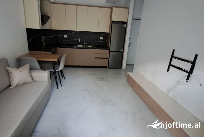 Shtepi me qera Apartament ne Tirane, 1+1, Mobilimi E mobiluar, Pagesa 35,000  Leke.