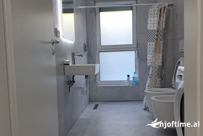 Shtepi me qera Apartament ne Tirane, 1+1, Mobilimi E mobiluar, Pagesa 35,000  Leke.